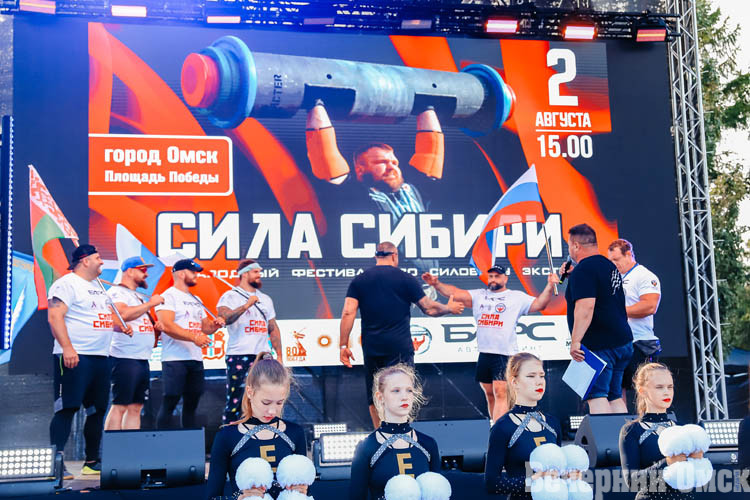 Омские богатыри участвуют в фестивале силового экстрима