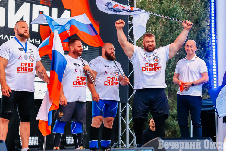 Омские богатыри участвуют в фестивале силового экстрима
