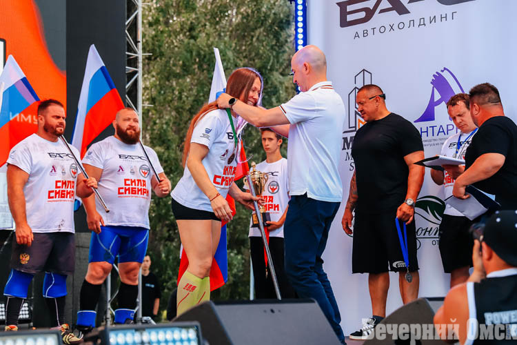 Омские богатыри участвуют в фестивале силового экстрима