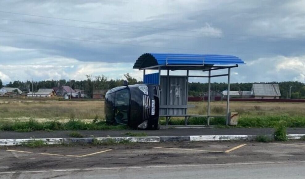 В Полтавском районе опрокинулась машина с подростками в салоне
