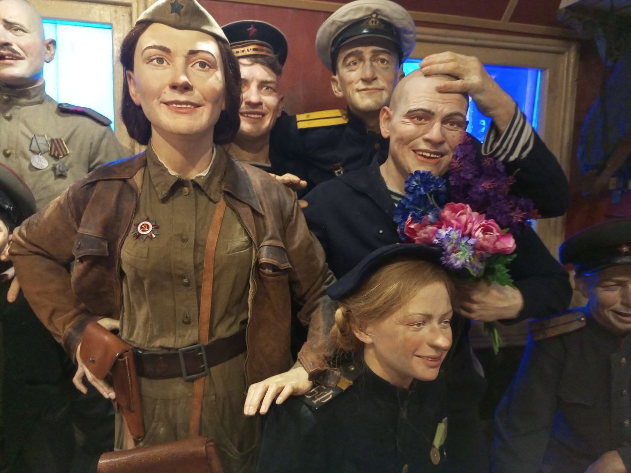 История в наушниках и оживших фотографиях: «Поезд Победы» прибыл в Омск
