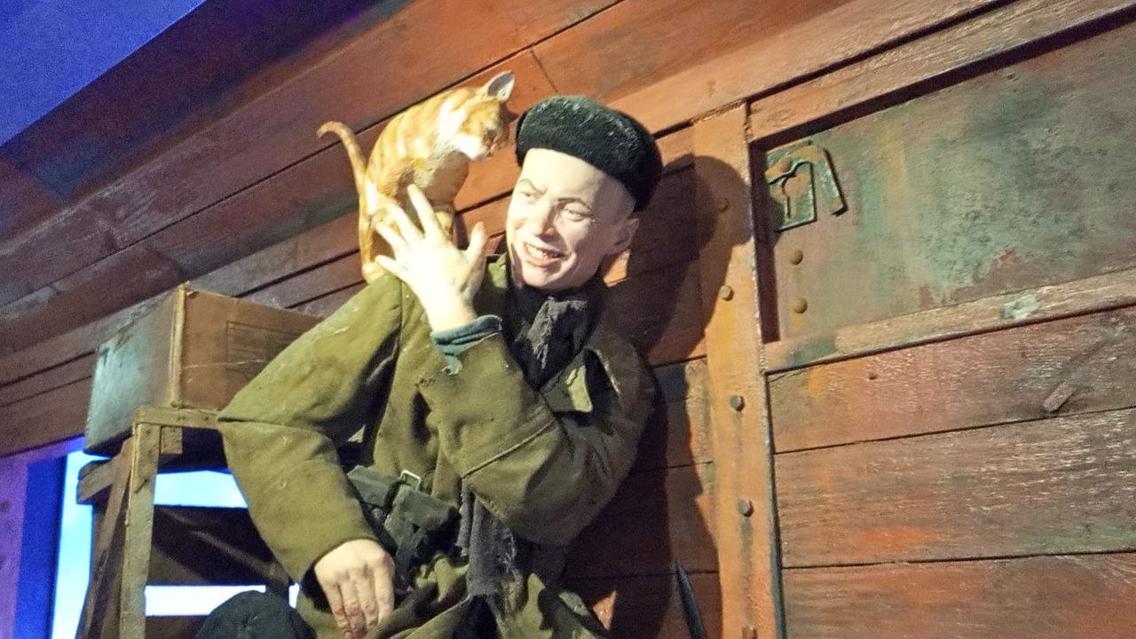 История в наушниках и оживших фотографиях: «Поезд Победы» прибыл в Омск