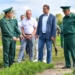 Губернатор Виталий Хоценко ознакомился с работой Муромцевского лесхоза Фото: Сергей Мельников