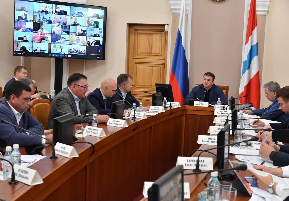 По инициативе Виталия Хоценко в Омской области стартует осенняя уборка территорий Фото Вячеслава Крузмана предоставлено правительством Омской области