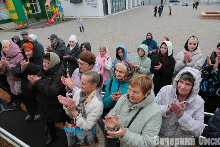 На здании омского цирка увековечили имя его основателя