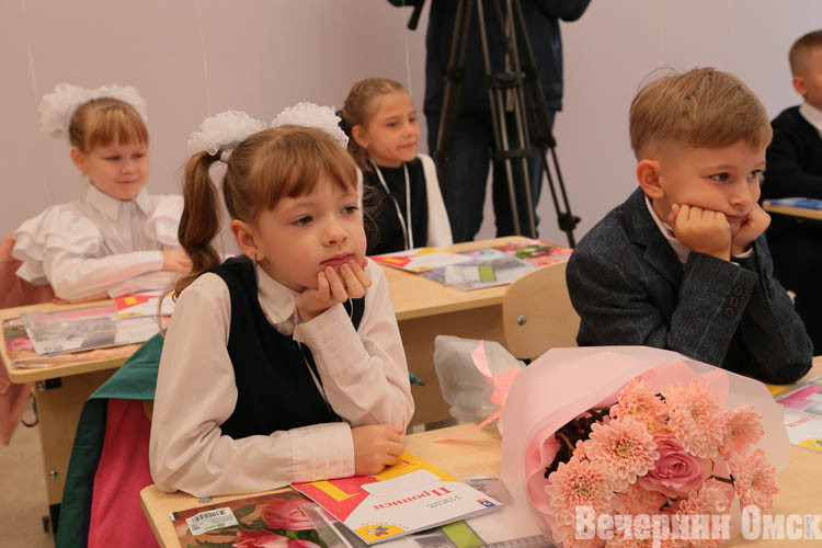 Мэр Омска Сергей Шелест: «Открыли школу №11 после капремонта»