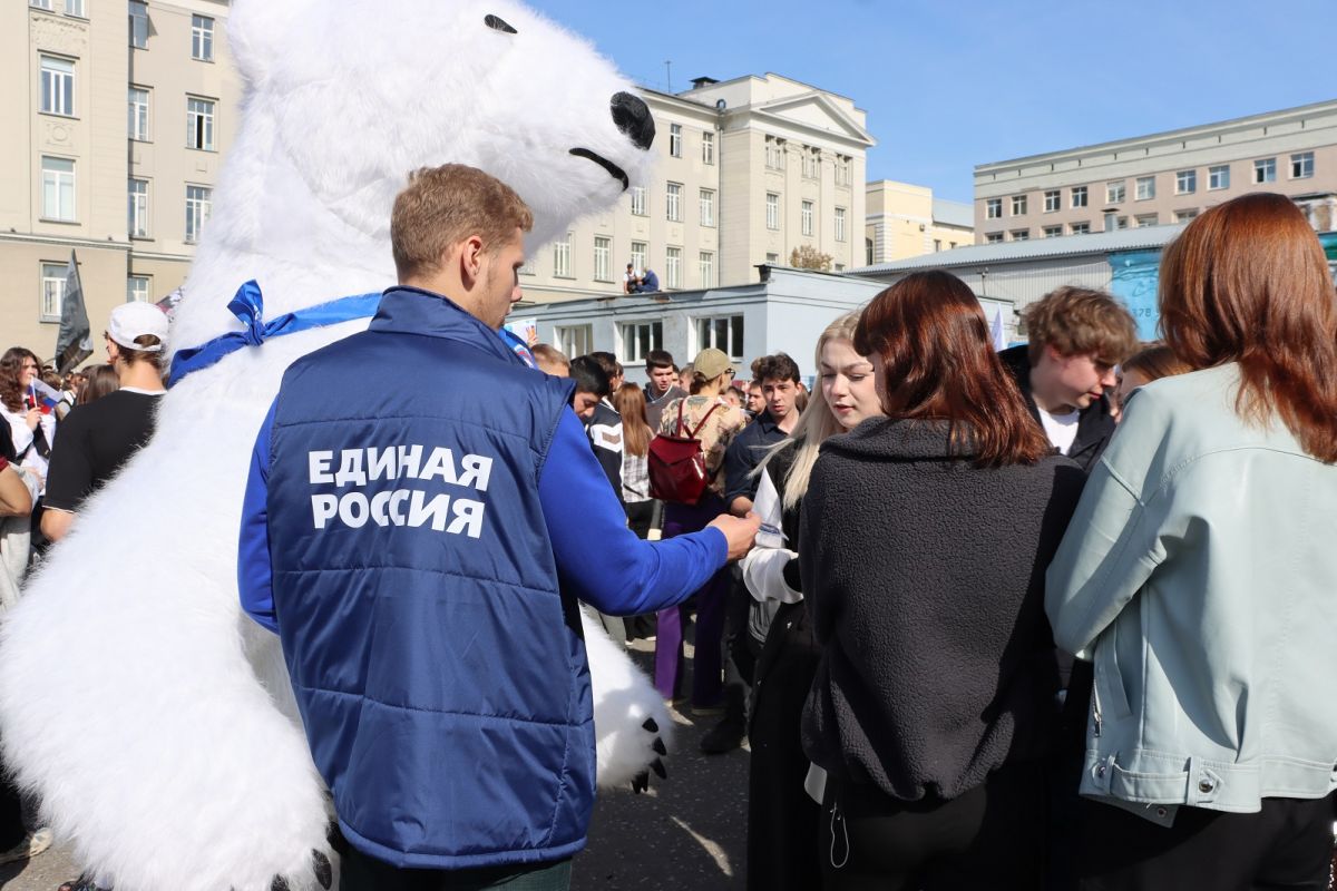 При поддержке «Единой России» в ОмГУПСе состоялся День первокурсника Фото: пресс-служба партии «Единая Россия»
