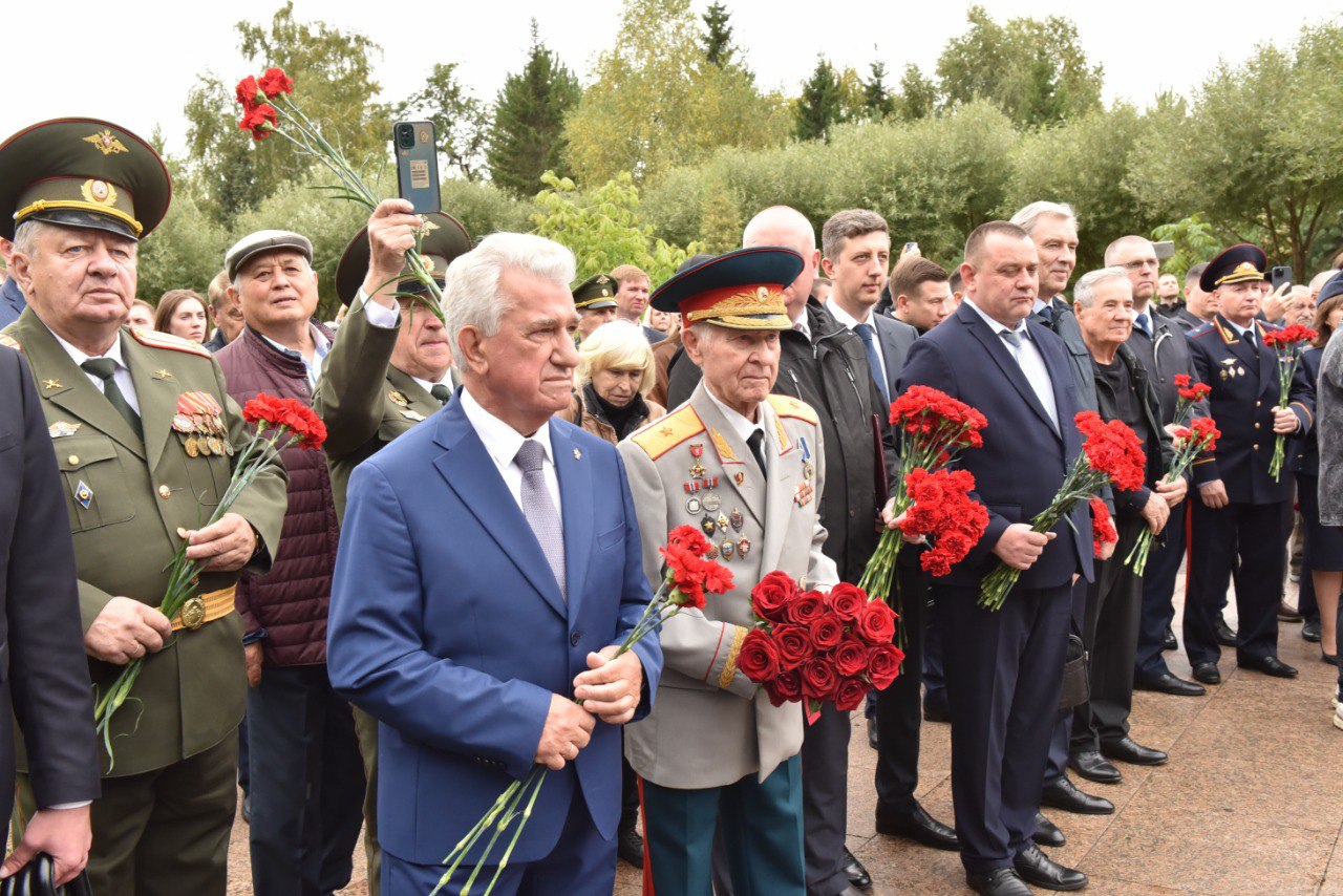 В Омске открыли памятник Железному Феликсу