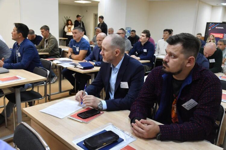 Финалисты проекта «ПРОдвижение ГЕРОЕВ» изучают в Омске госуправление и геополитику Фото: Вячеслав Крузман