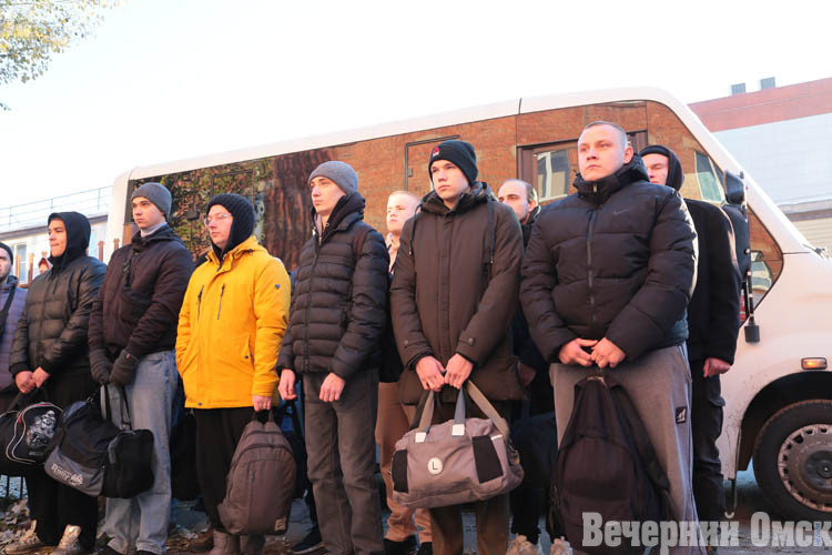Омских призывников торжественно проводили на службу Фото: Владимир Казионов