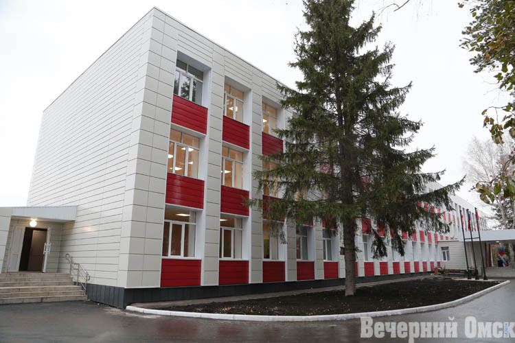 В Омске открыли обновленный лицей № 29 после капитального ремонта