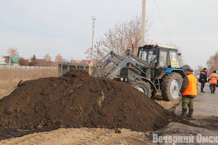 В Омске завершают благоустройство остановок