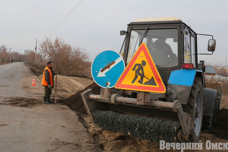 В Омске завершают благоустройство остановок