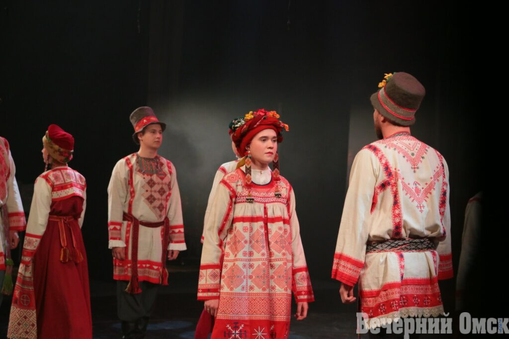В Омске голограммы пели с исполнителями фольклора