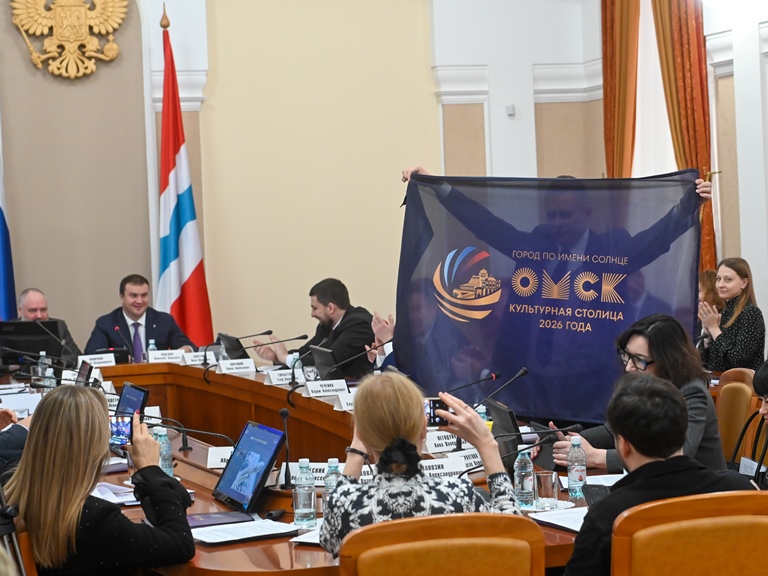 Флаг Омска - Культурной столицы России отправят в космос Фото: Сергей Мельников