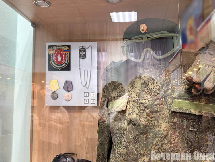 «Время не должно лечить»: в Музее воинской славы омичей открылась выставка «Время СВО»