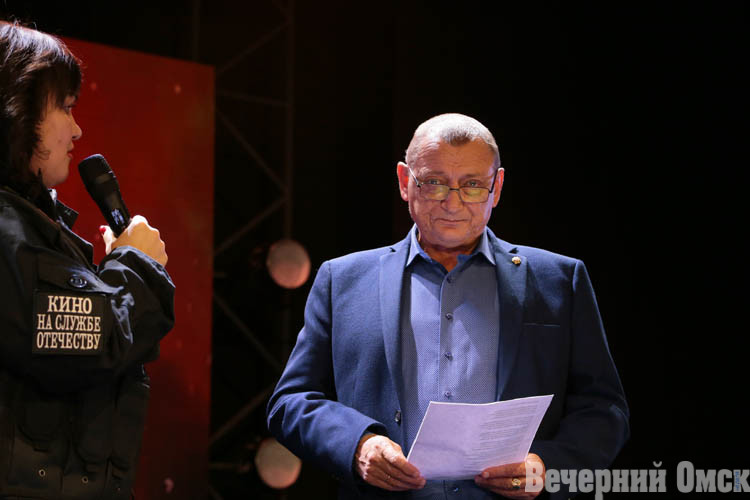 Документальный спектакль "СВОИГЕРОИ" начнет путешествие по омским школам