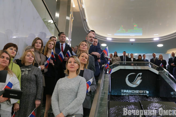 Из Омска в зону СВО отправили три фуры с гуманитарным грузом