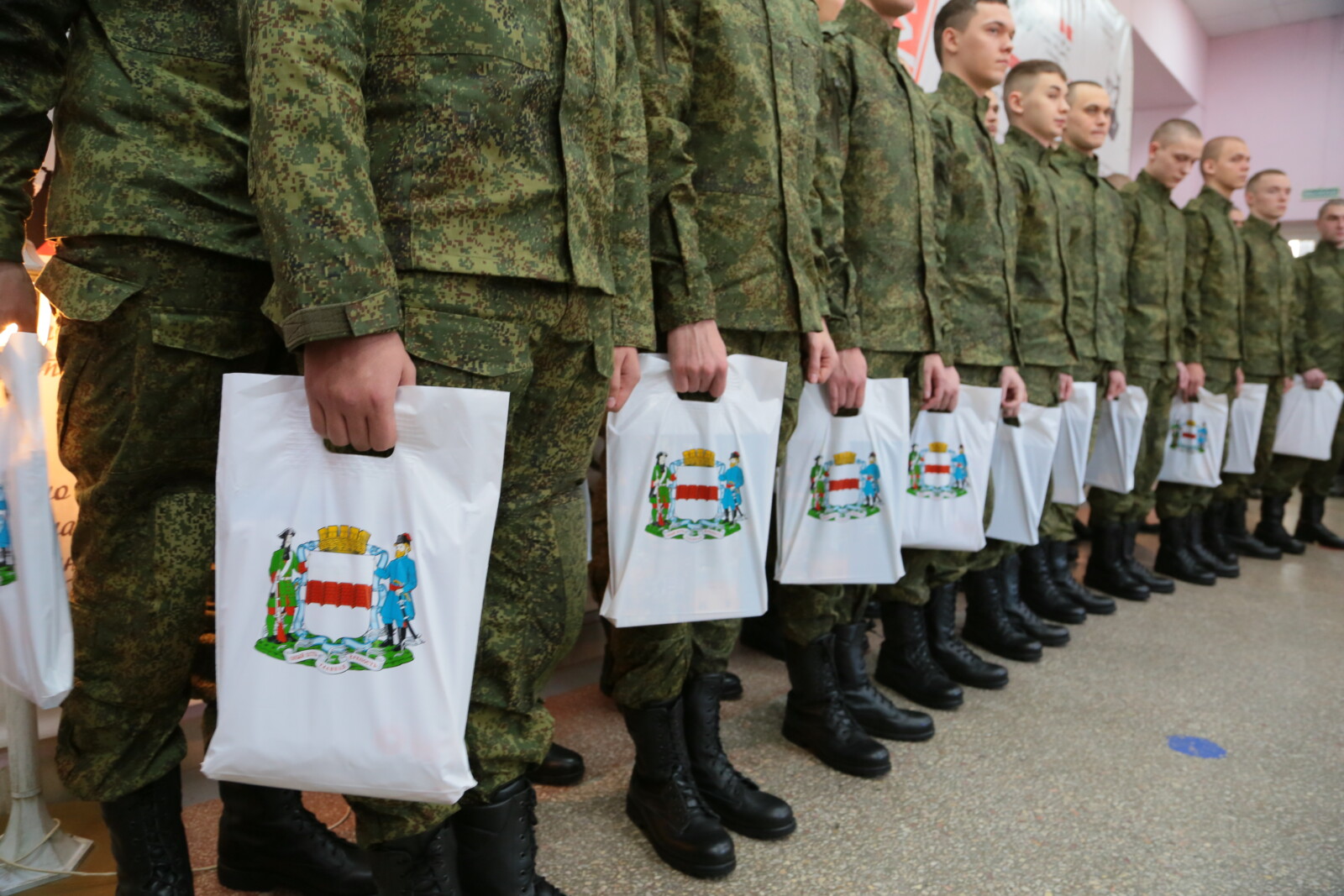 В Омске торжественно проводили новобранцев в элитное подразделение ФСО