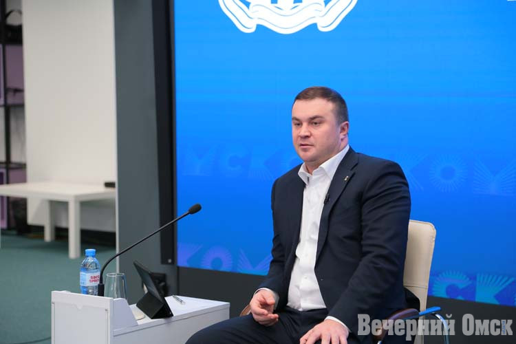 Виталий Хоценко: Комплекс старых зданий Омского кадетского корпуса будет служить образовательным целям Фото: Владимир Казионов