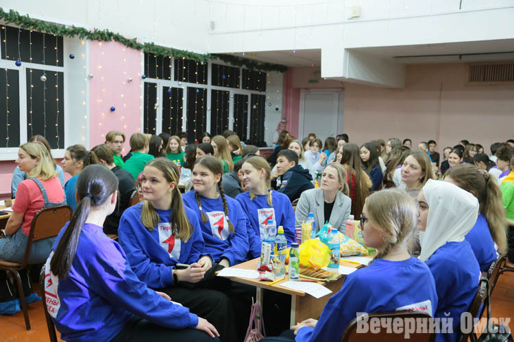 В школе № 33 прошёл фестиваль детских общественных объединений Кировского округа «Кто во что горазд» Фото: Владимир Казионов