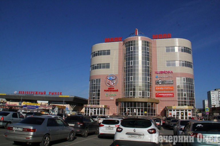 В Омске с вывесок уберут иностранные слова и приведут к единому виду Фото: Владимир Казионов