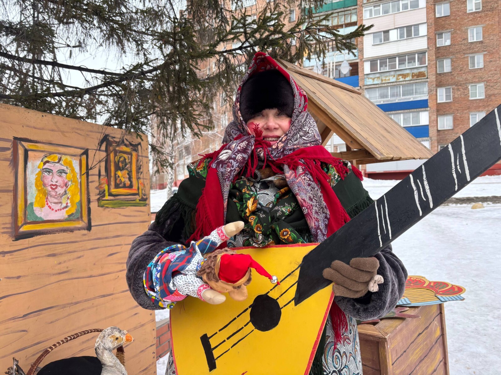 Песни, блины, богатыри: в Омском Доме Дружбы проводили Масленицу
