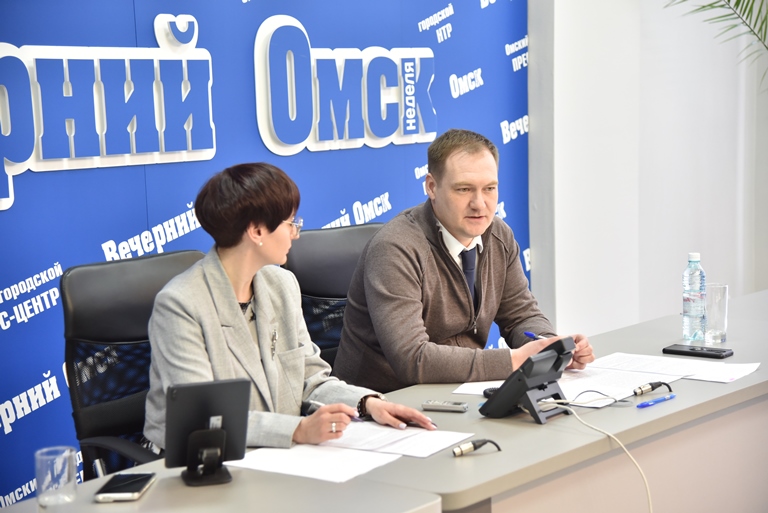 Директор депконтроля ответил на вопросы омичей об уборке снега