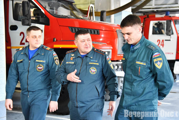 «Гвоздь пробил шлем и вошел внутрь»: омский пожарный рассказал о реальной работе