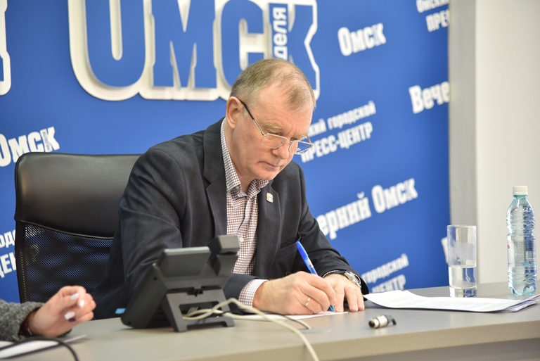 О новых автобусах и светофорах: директор дептранса ответил на вопросы омичей