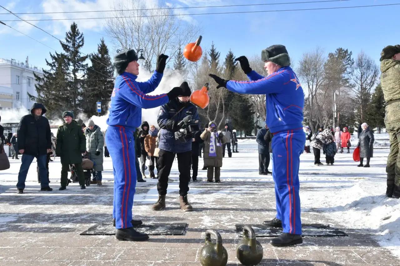 2026 блинов, 2 тысячи литров чая и путешествие во времени: в Омске с размахом прошла Масленица