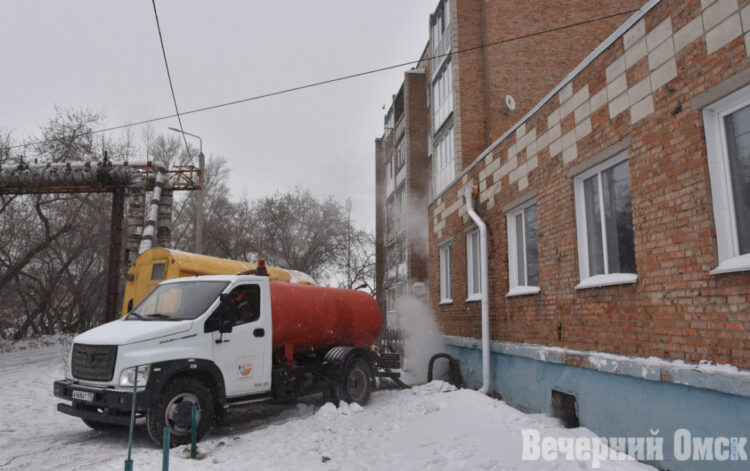 В Центральном округе устранили проблемный участок тепловых сетей Фото: Сергей Сапоцкий