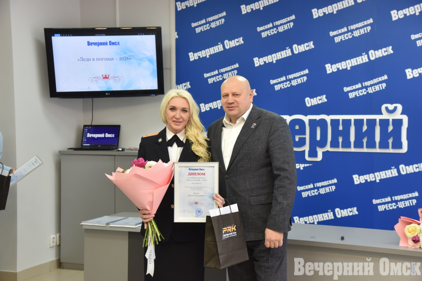 Мэр Омска и председатель Горсовета наградили победительниц проекта «Леди в погонах-2026»