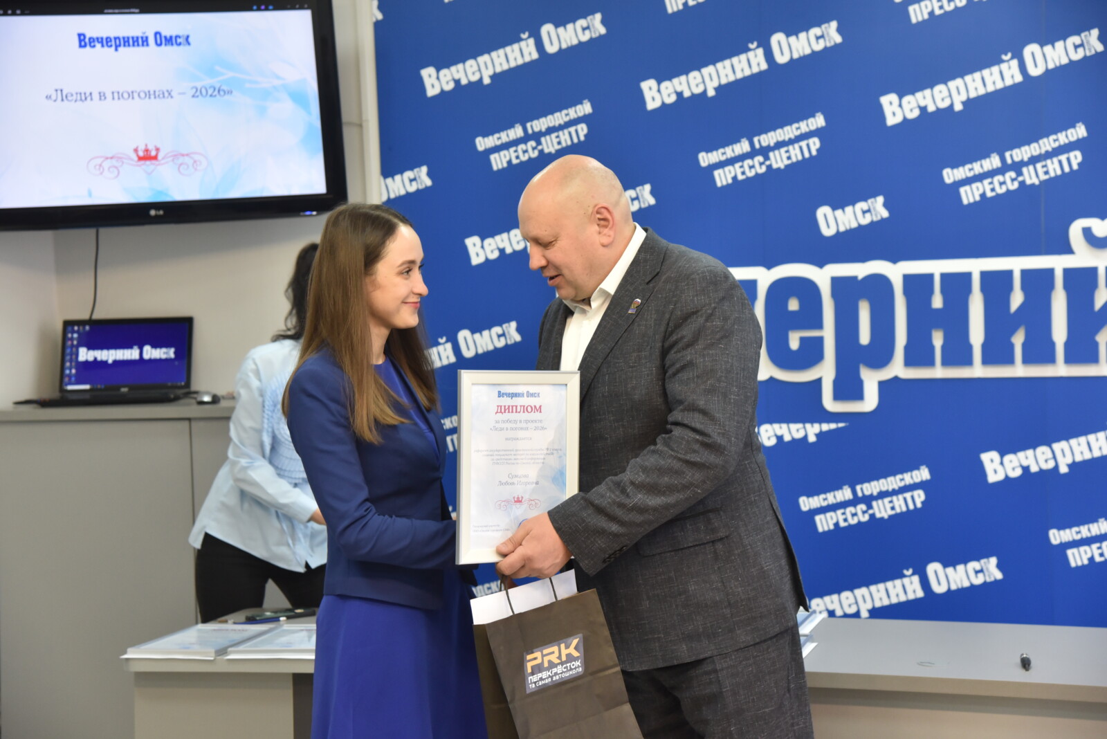 Мэр Омска и председатель Горсовета наградили победительниц проекта «Леди в погонах-2026»