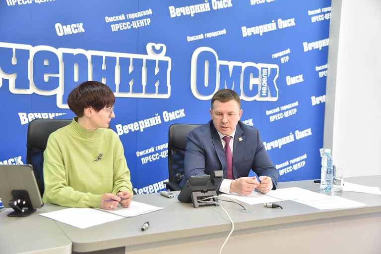 Тротуары, паводок и благоустройство: о чем спросили главу Кировского округа омичи Фото: Сергей Сапоцкий