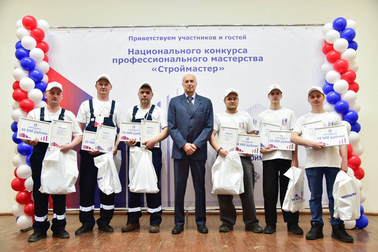 Работают так, что искры летят: в Омске выбрали лучшего сварщика