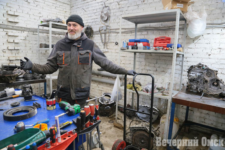 От авторынка до собственной мастерской: как муниципальный грант изменил жизнь омского бизнесмена