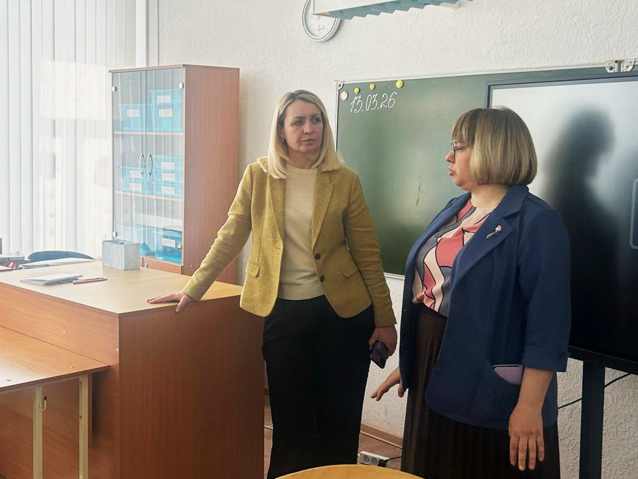Депутат Госдумы Оксана Фадина в Любинском районе проинспектировала две школы перед масштабным ремонтом Фото: Егор Онопа
