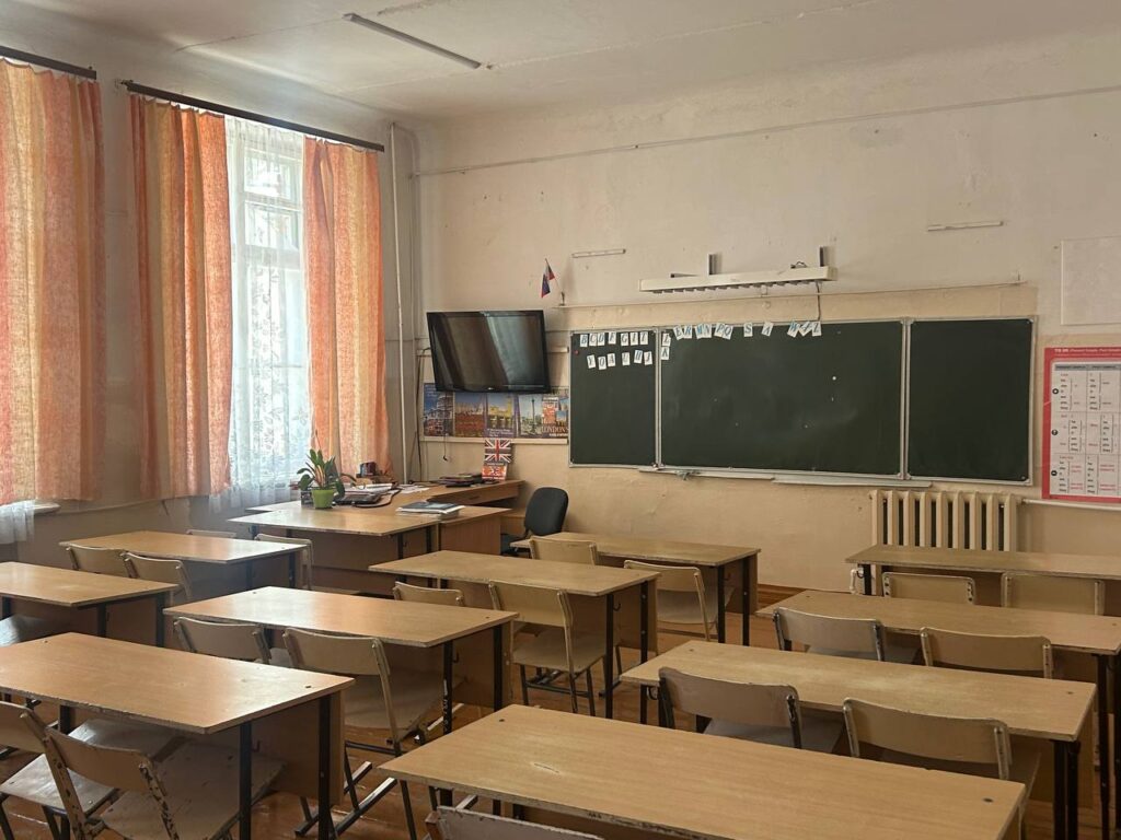 Депутат Госдумы Оксана Фадина в Любинском районе проинспектировала две школы перед масштабным ремонтом