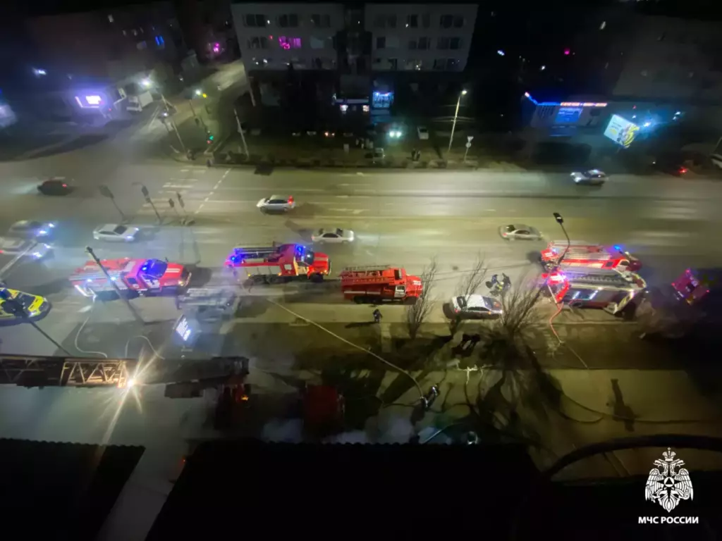 В Омске на улице Масленникова сгорел известный магазин «Ткани»