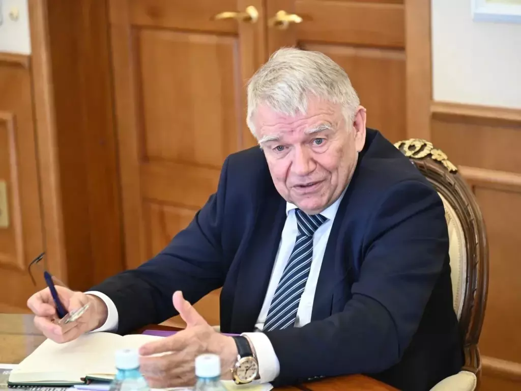 Губернатор Омской области Виталий Хоценко обсудил с главой Сибирского отделения РАН проект «Элемент 55»