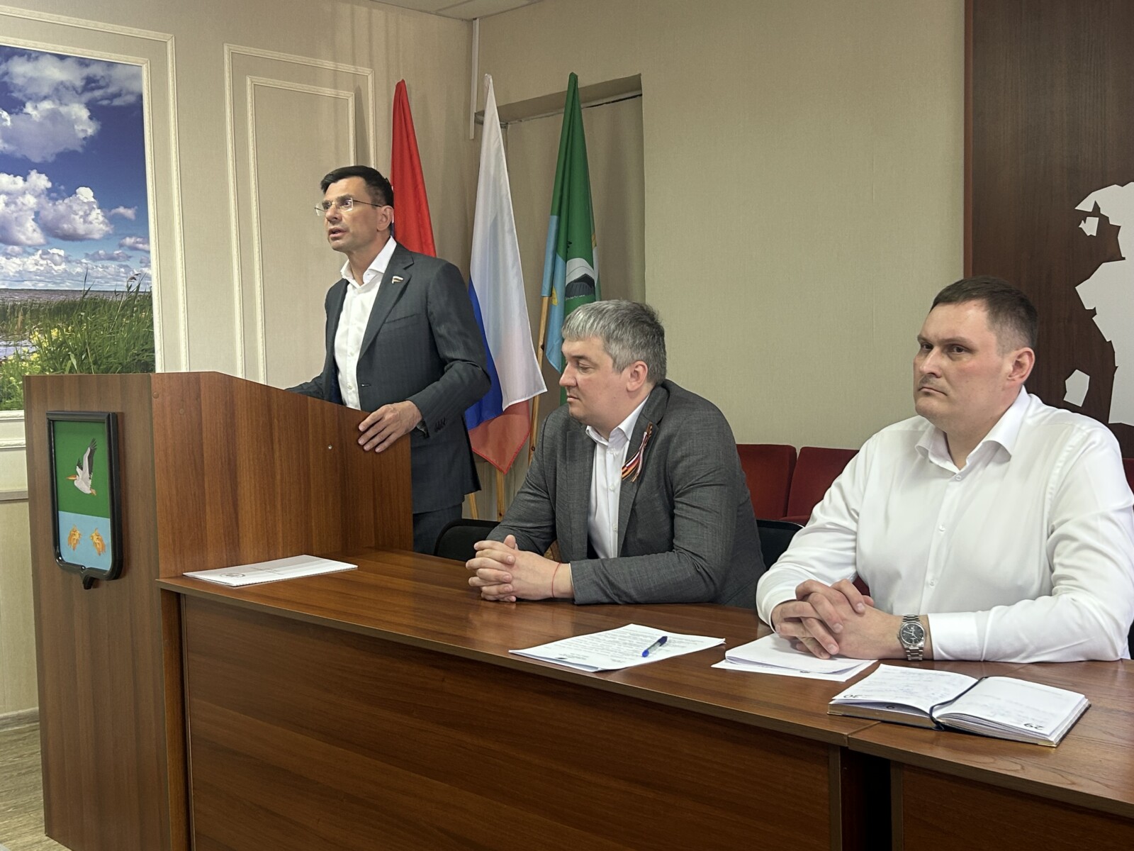 Депутат Госдумы от «Единой России» Игорь Антропенко оценил реализацию нацпроектов в Крутинском районе Омской области Фото: Егор Онопа