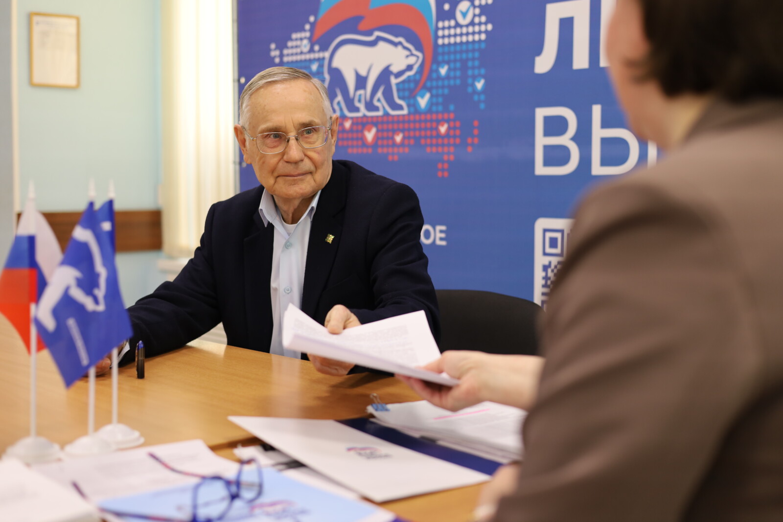 Валерий Кокорин подал документы на предварительное голосование «Единой России» в Омске Фото: Антон Маликов