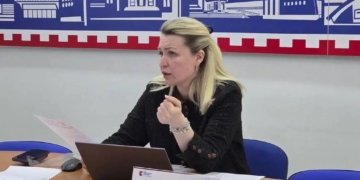 Депутат Госдумы Оксана Фадина помогла участнику СВО получить статус ветерана боевых действий Фото: Тамара Дубинец