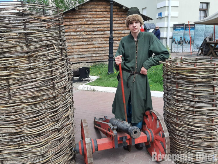 Пушкари, стрельцы и воины в доспехах: омичи побывали на историческом фестивале