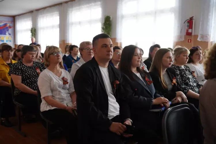 Дмитрий Перминов и Михаил Каракоз осмотрели объекты социальной сферы в Оконешниково