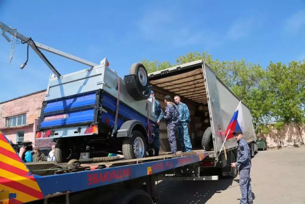 Из Омска отправили 18-ю фуру с грузом для бойцов в зону СВО