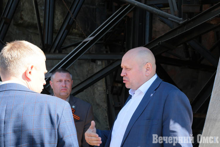 В Омске начали демонтировать шар «Держава»