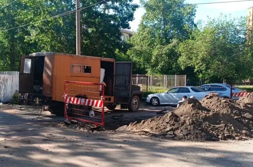 На Иртышской набережной в Омске меняют теплотрассу Фото: правительство Омской области