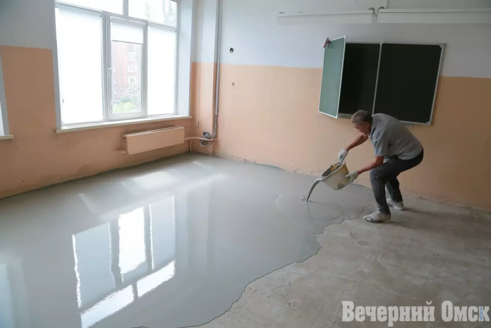 Школу № 122 в микрорайоне Чередовом отремонтируют к 1 сентября